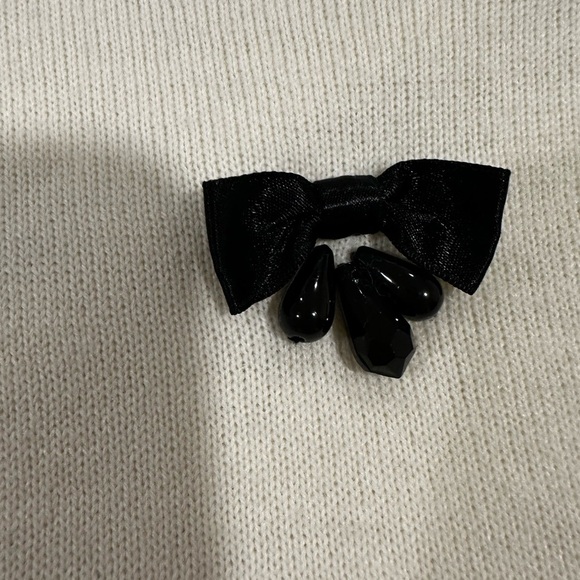 Women’s Small Cream Pullover Sweater w/ Black Bows & Jeweled Appliqué. - Picture 6 of 10
